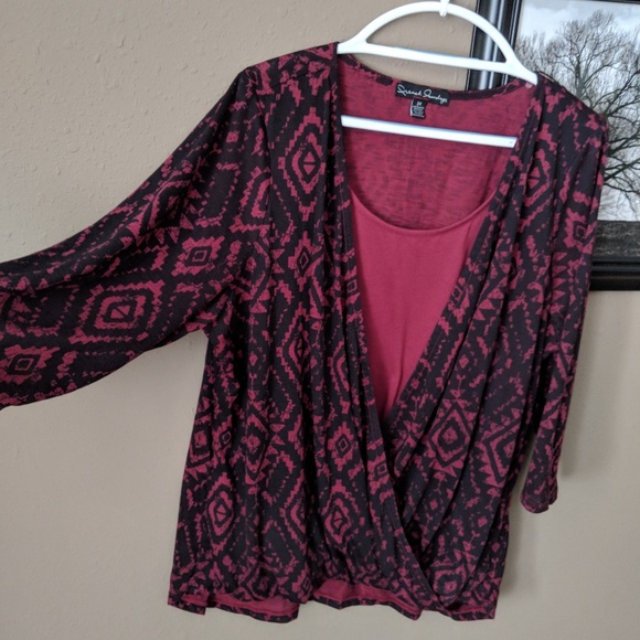 💖💗Classy plus size blouse💗💖 - Picture 3 of 6